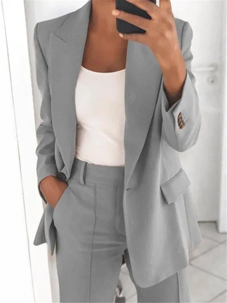 Bianca - Conjunto elegante con blazer estructurado y pantalón recto