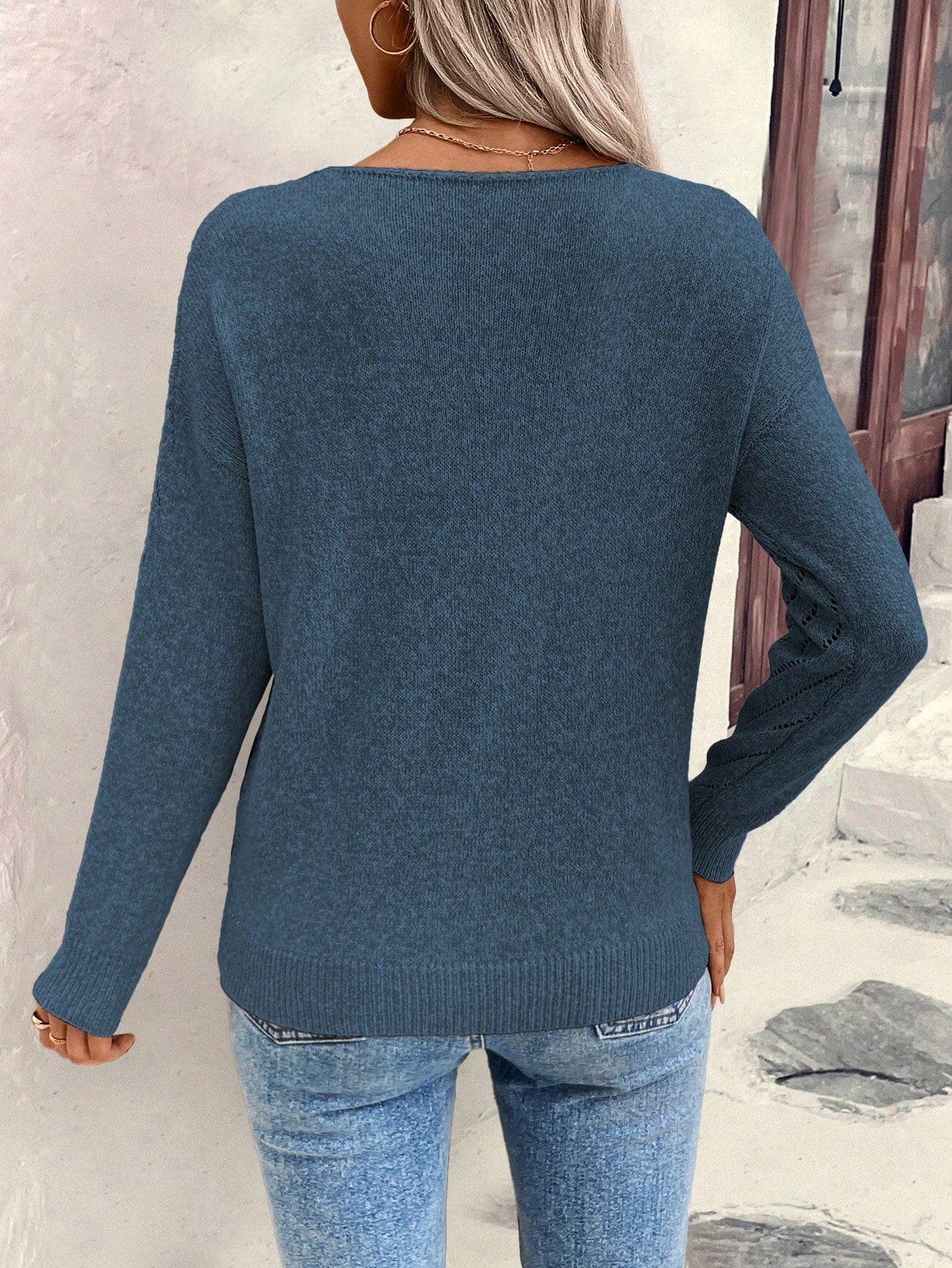 Sofía – Blusa de punto calado ligero con escote en V