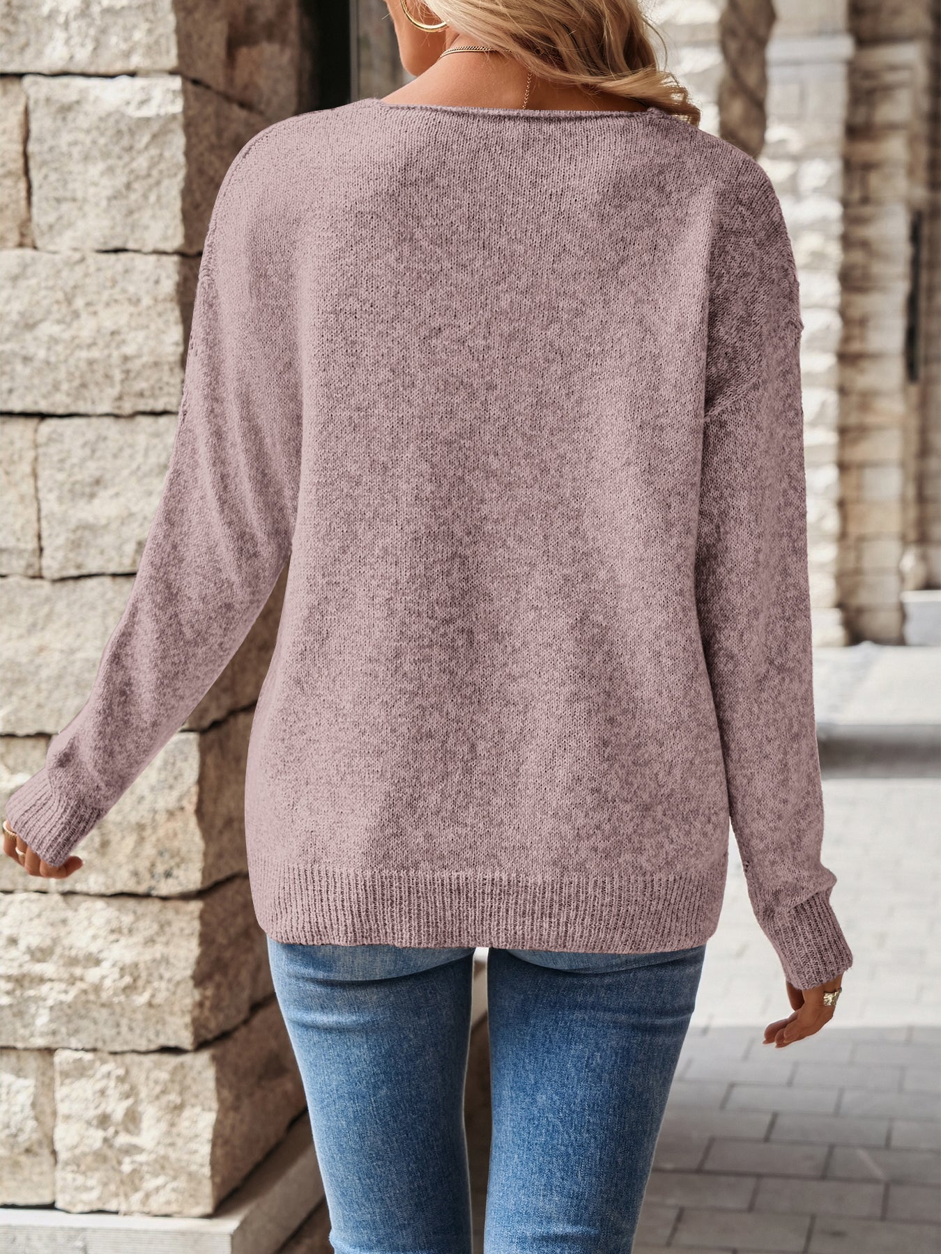Sofía – Blusa de punto calado ligero con escote en V