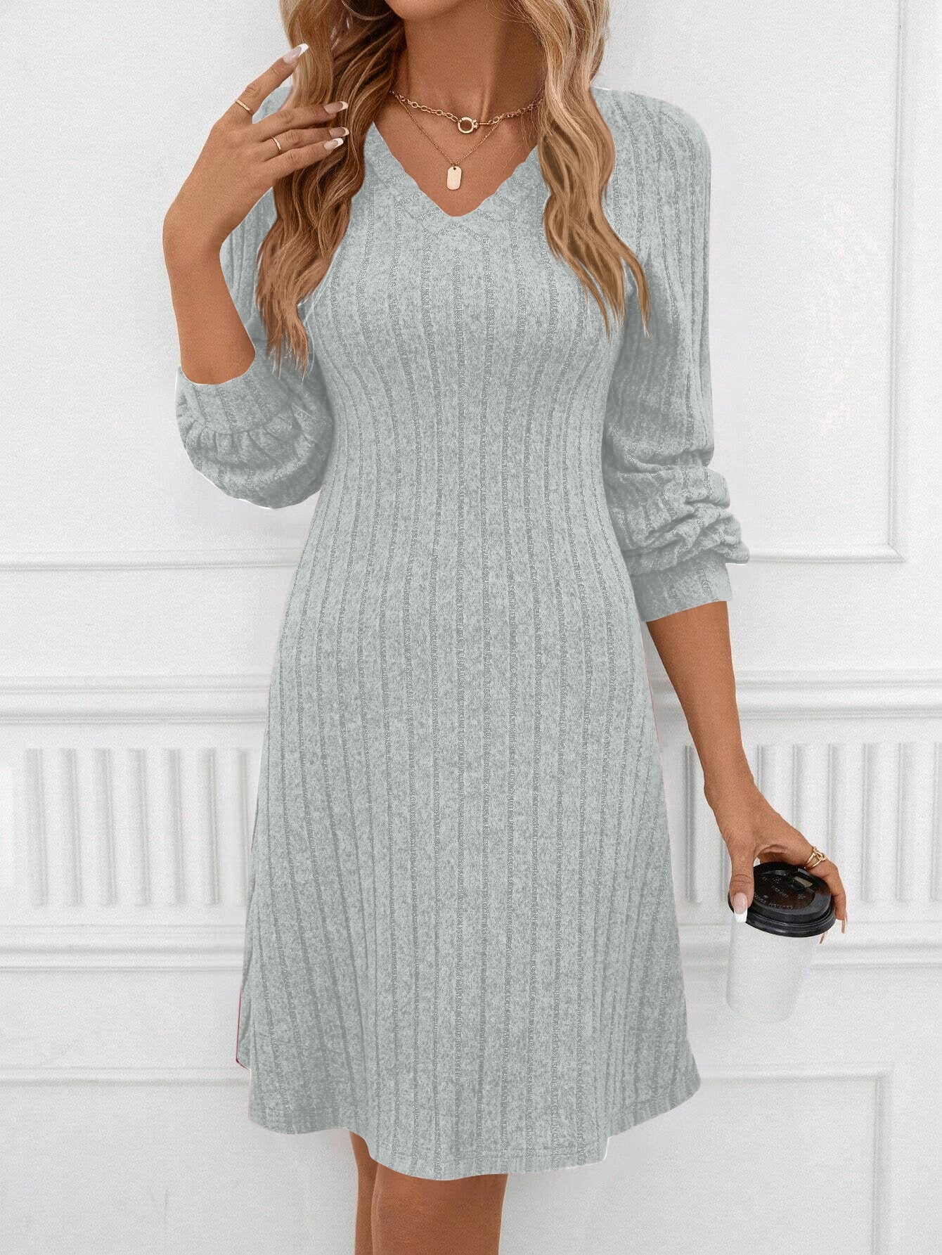 Sofía - Vestido de invierno de punto acanalado con escote en V