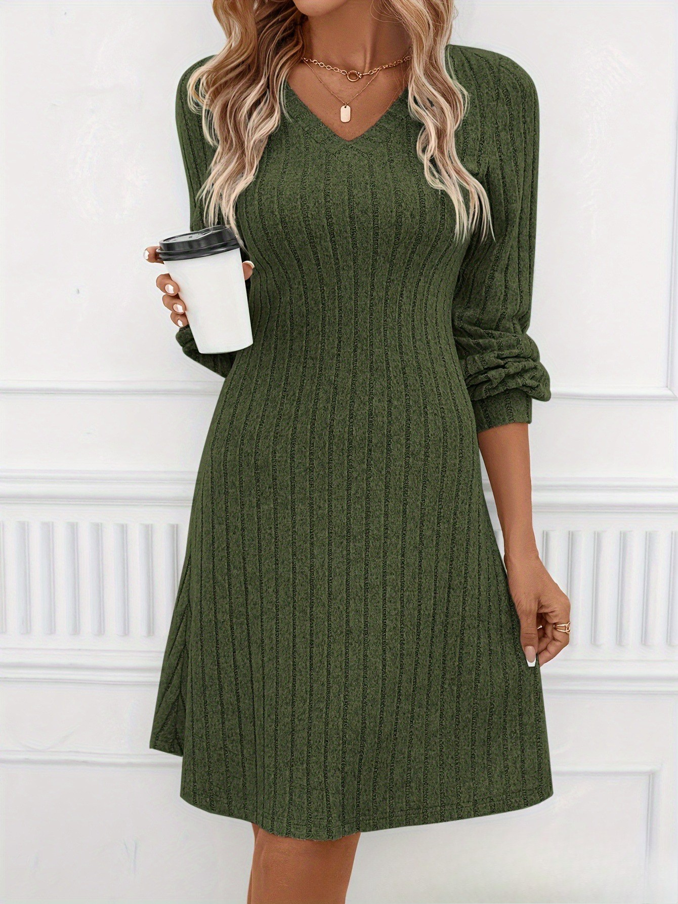 Sofía - Vestido de invierno de punto acanalado con escote en V
