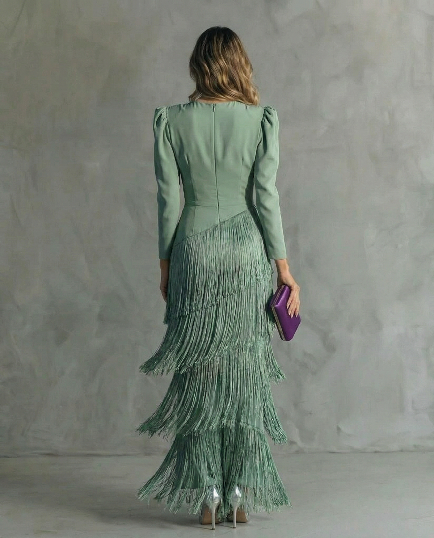 Clara - Vestido midi elegante con mangas de flecos