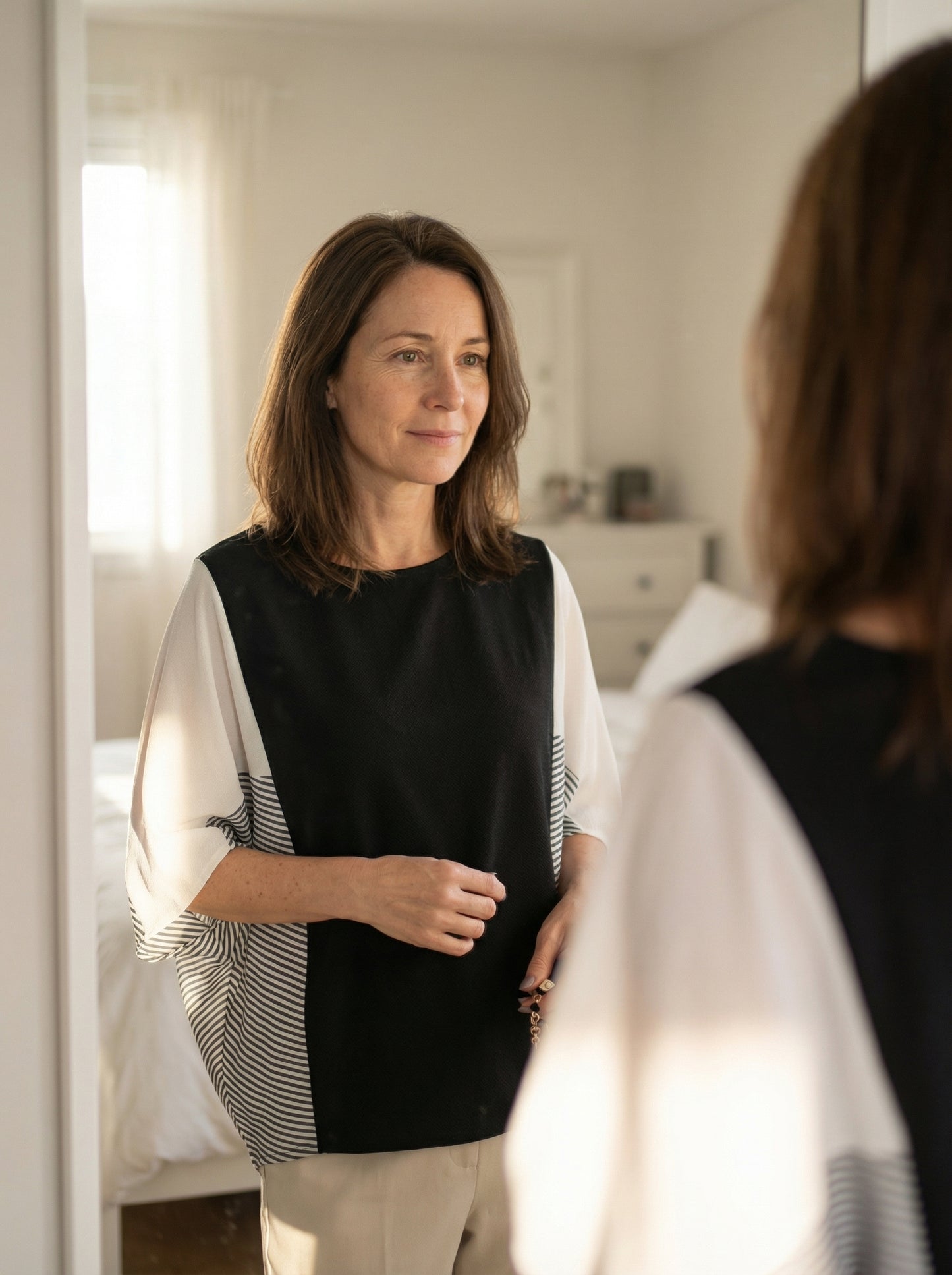 Sofía - Blusa bicolor con mangas amplias para un look elegante