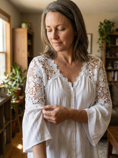 Clara - Blusa con hombros y espalda de encaje ligera y elegante