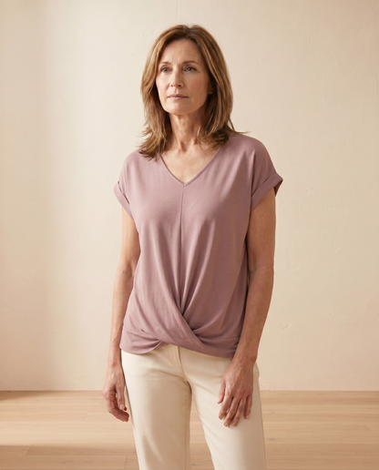 Cleo - Camiseta con escote corazón favorecedora