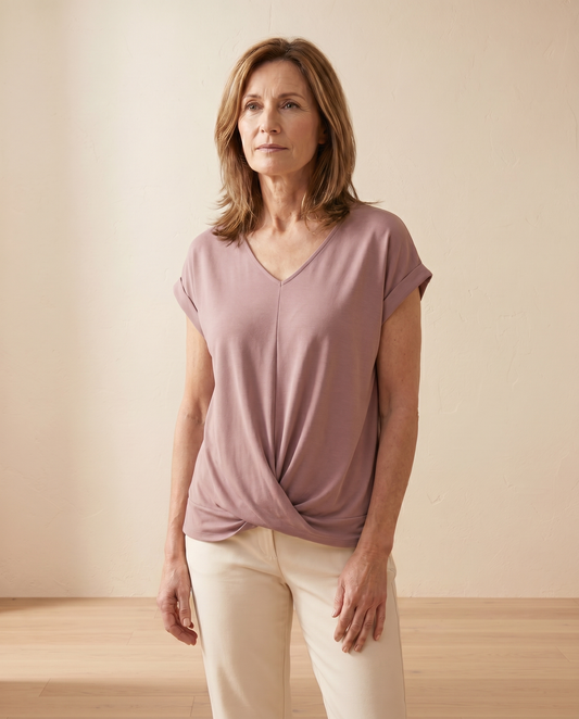 Cleo - Camiseta con escote corazón favorecedora