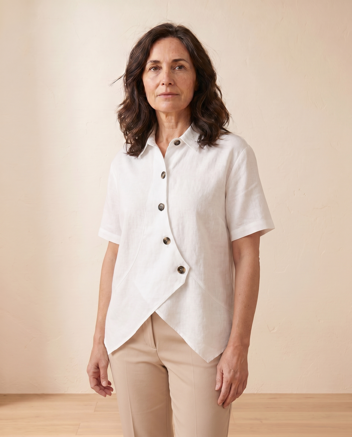 Carmen - Blusa asimétrica elegante de manga corta